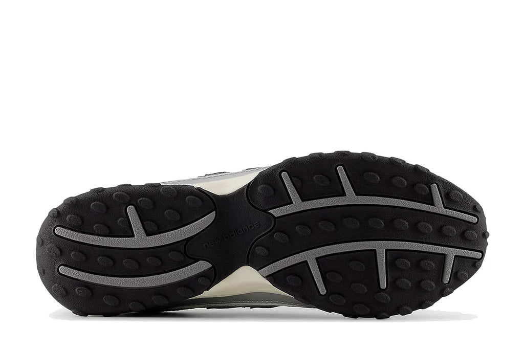 New Balance 204L Silver Metallic Black Prateado