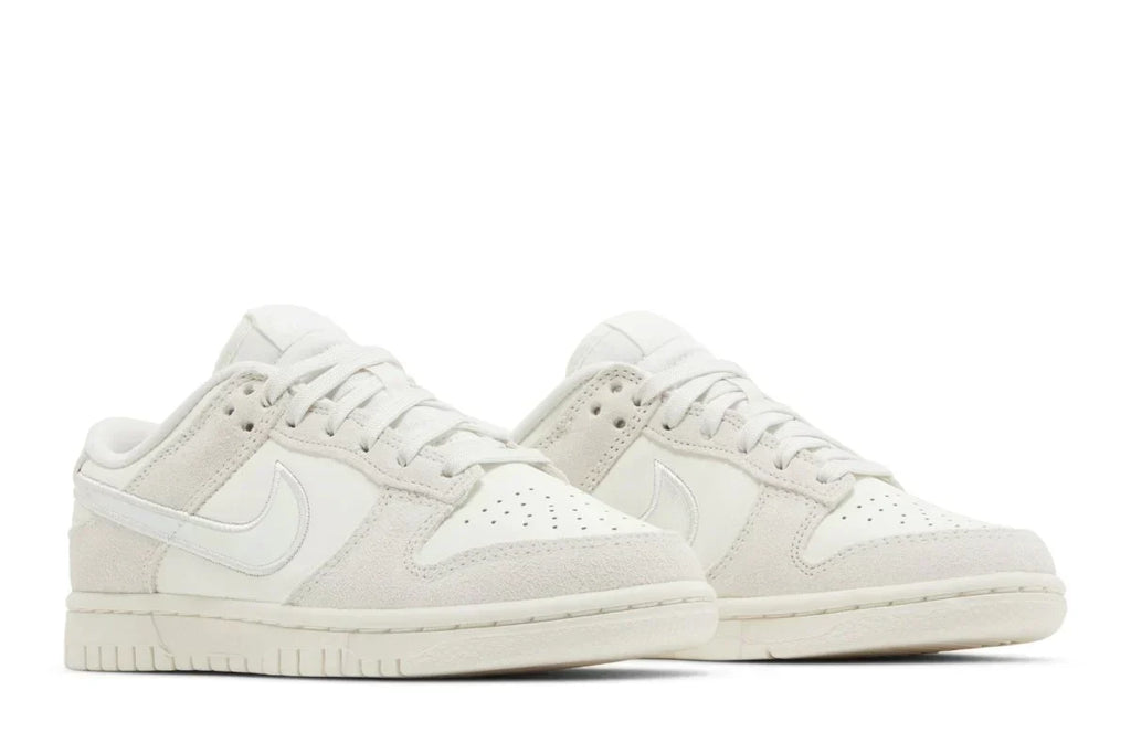 Nike Dunk Low Iridescent Swoosh Bege
